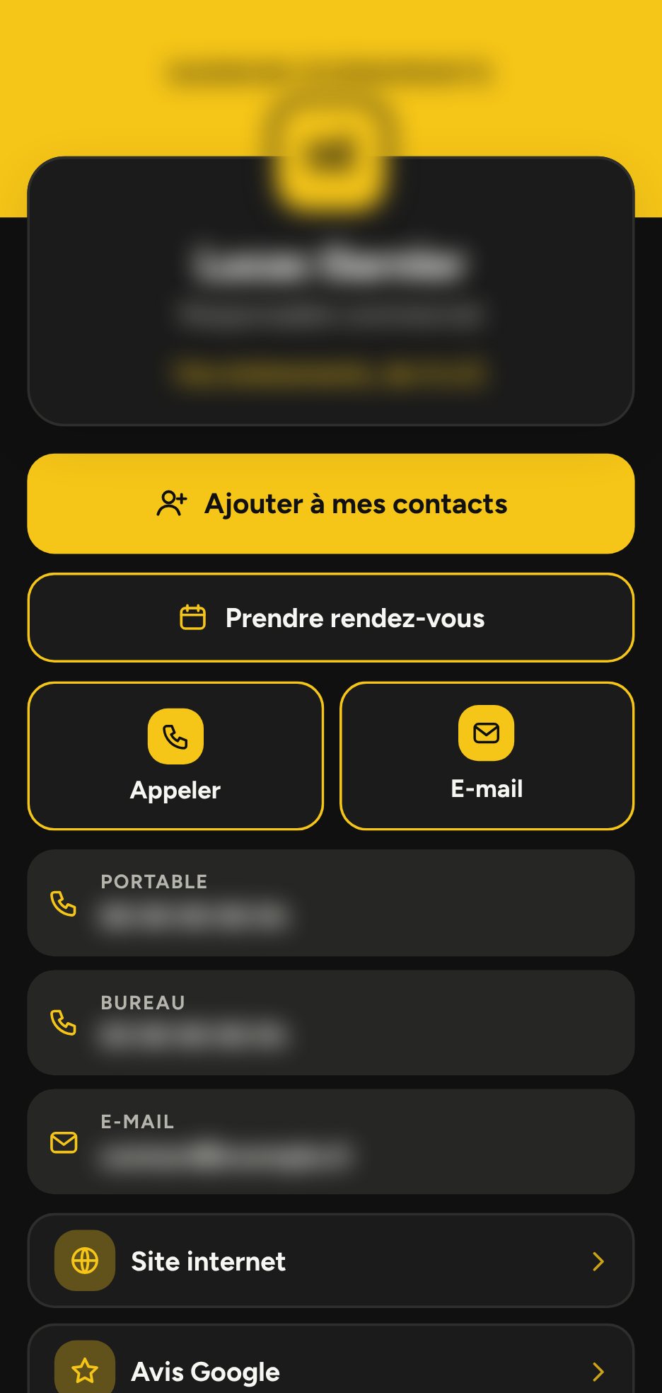 Carte de visite virtuelle sur fond noir avec bandeau et boutons jaunes, informations floutées